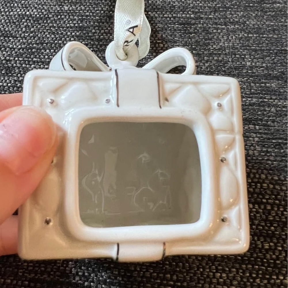 Pandora White Gift Box Ornament 2016 - Picture 4 of 6